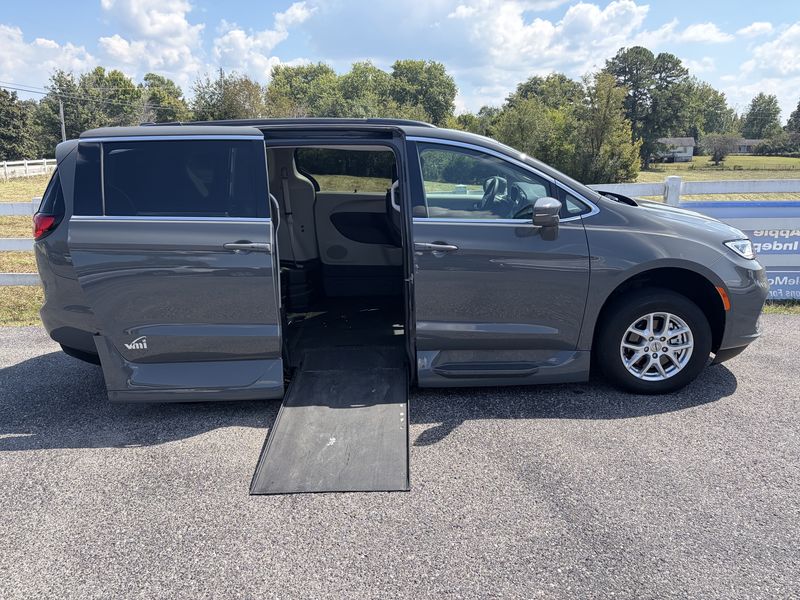 Used 2022 Chrysler Pacifica
