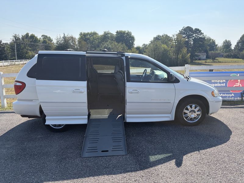 Used 2007 Chrysler Town and Country