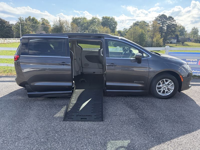 Used 2021 Chrysler Voyager